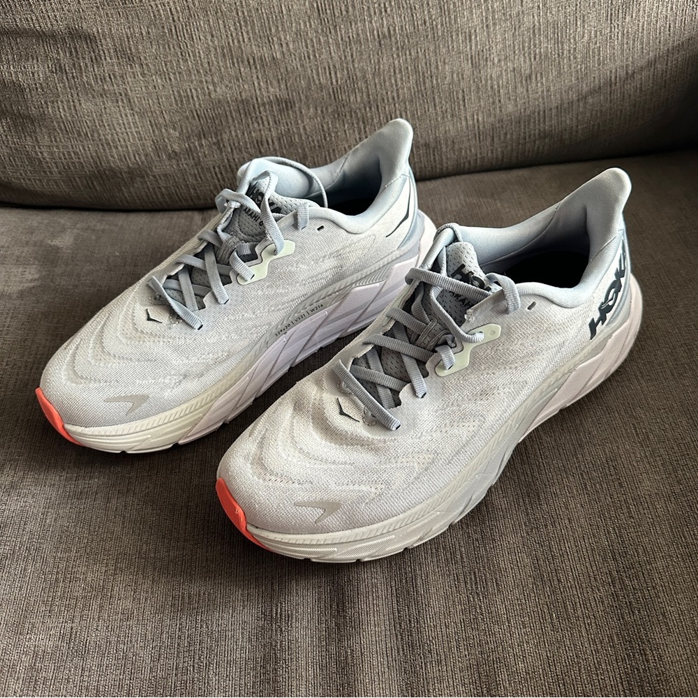 Hoka - Arahi 6   W8.5